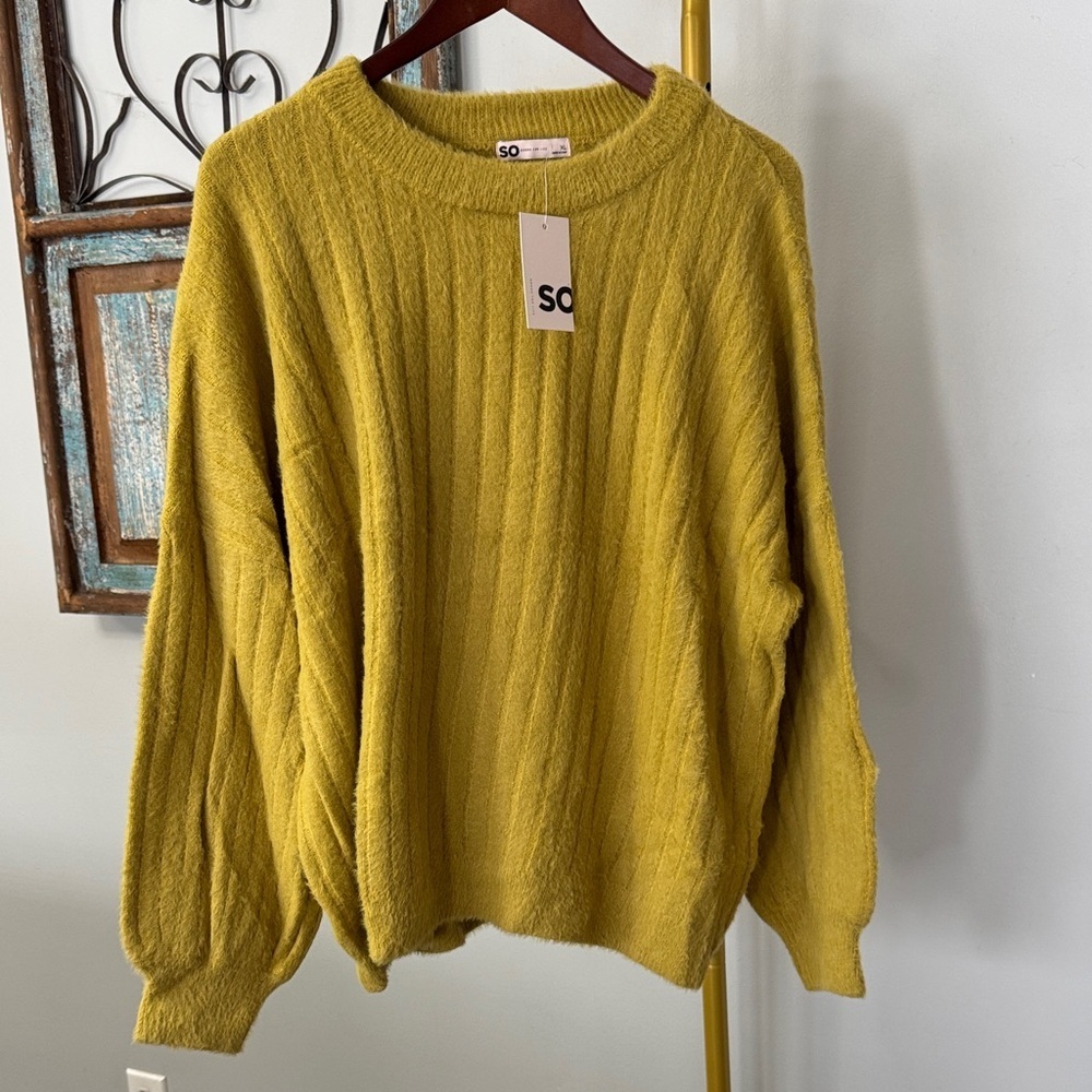 SO Women's soft green cozy Crew Neck Sweater NWT XL